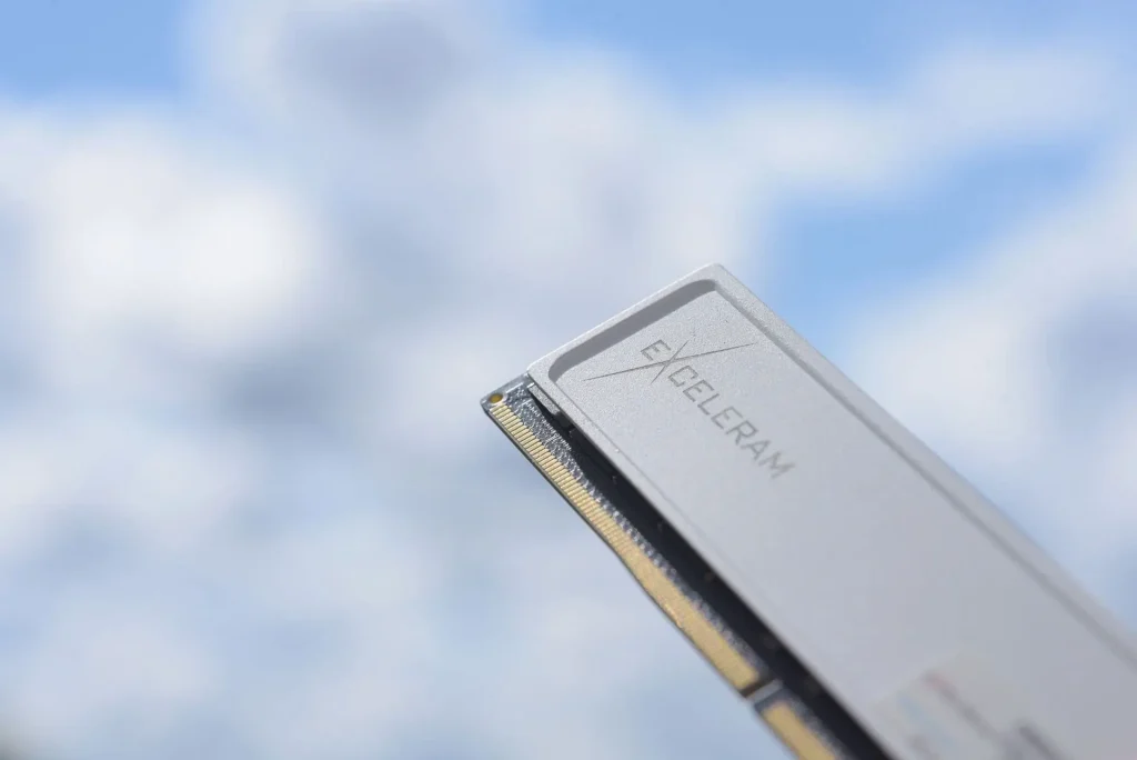 DDR5 U-DIMM Black&White Memory by Exceleram in the sky