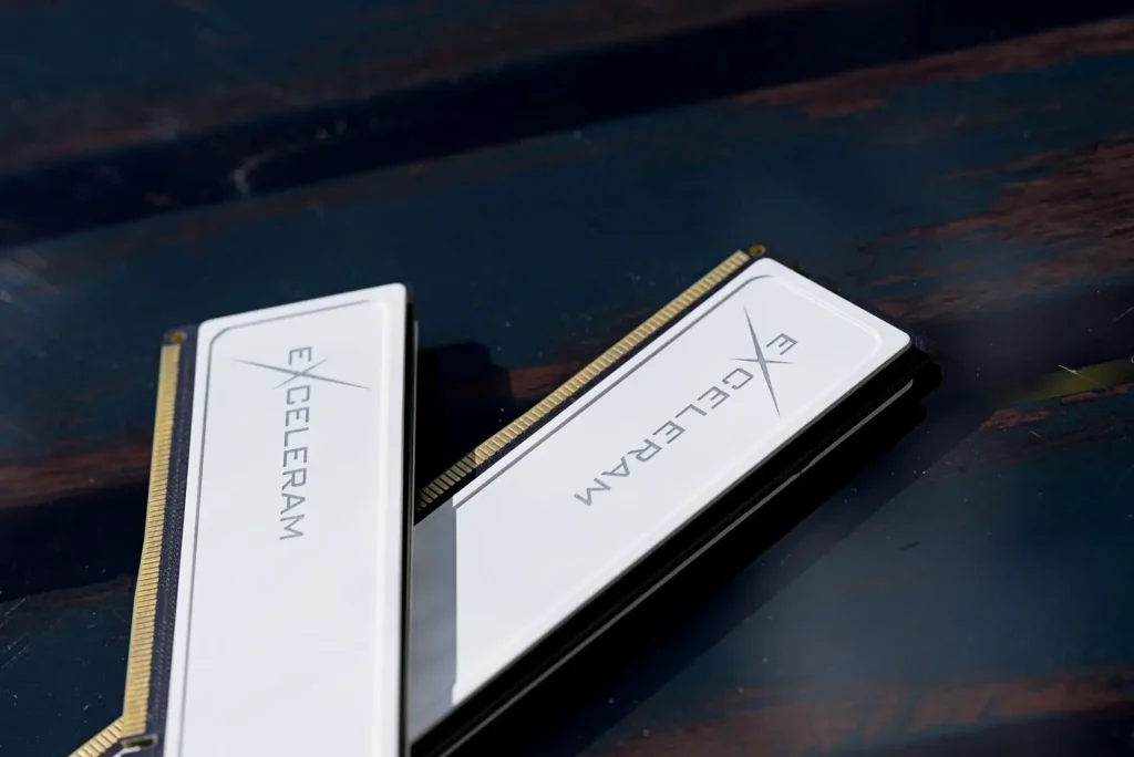 DDR5 U-DIMM Black&White Memory by Exceleram from the side