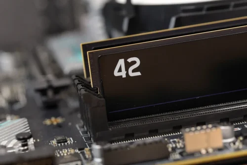 42 DDR RAM by Exceleram kit ready in motherboard