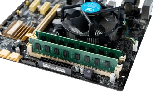 DDR RAM FREE module in an Intel motherboard